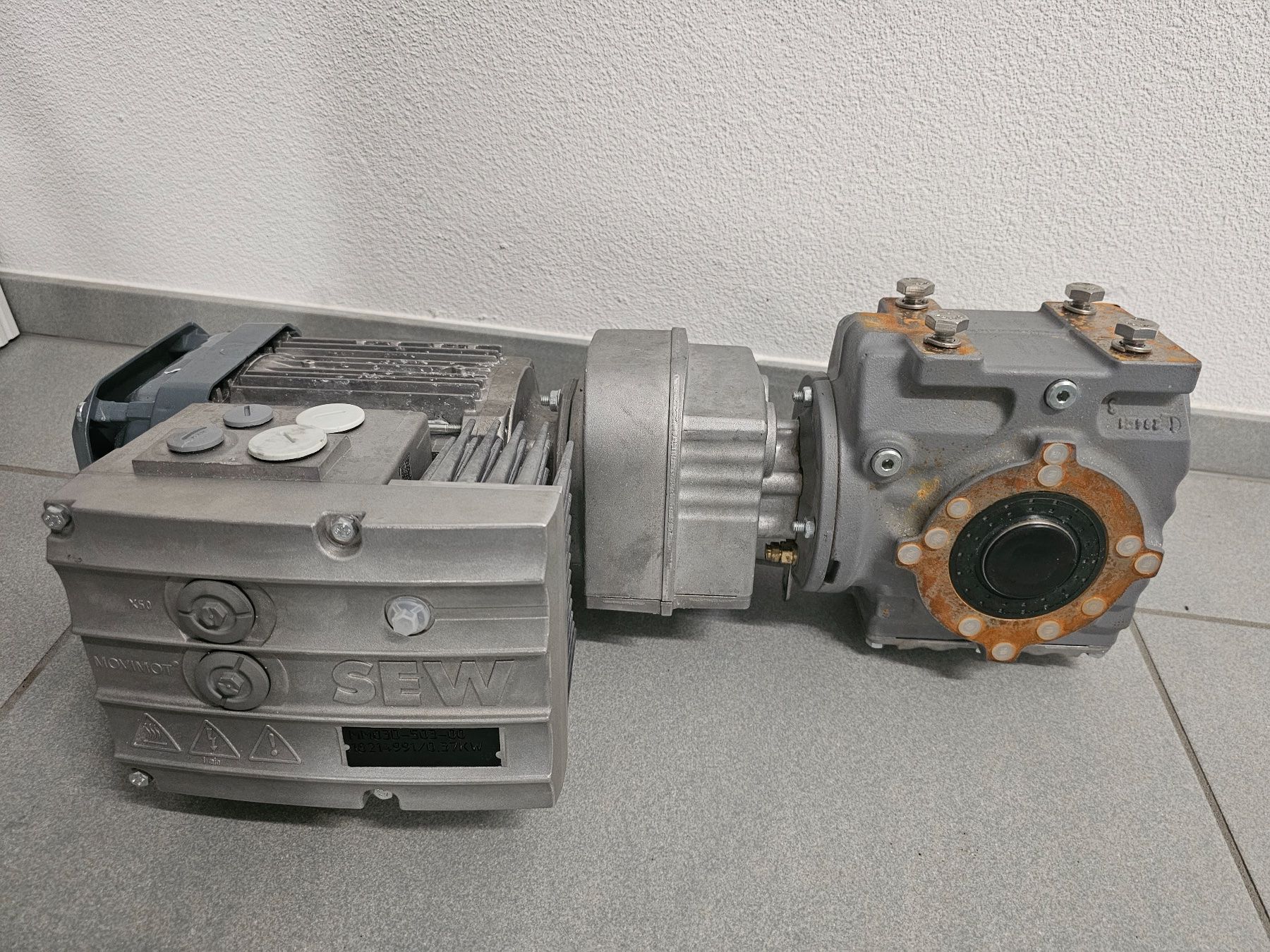 Moteurs: SEW Motor SA 7 Getriebemotor – D'occasion à Cadro par fschuetrumpf