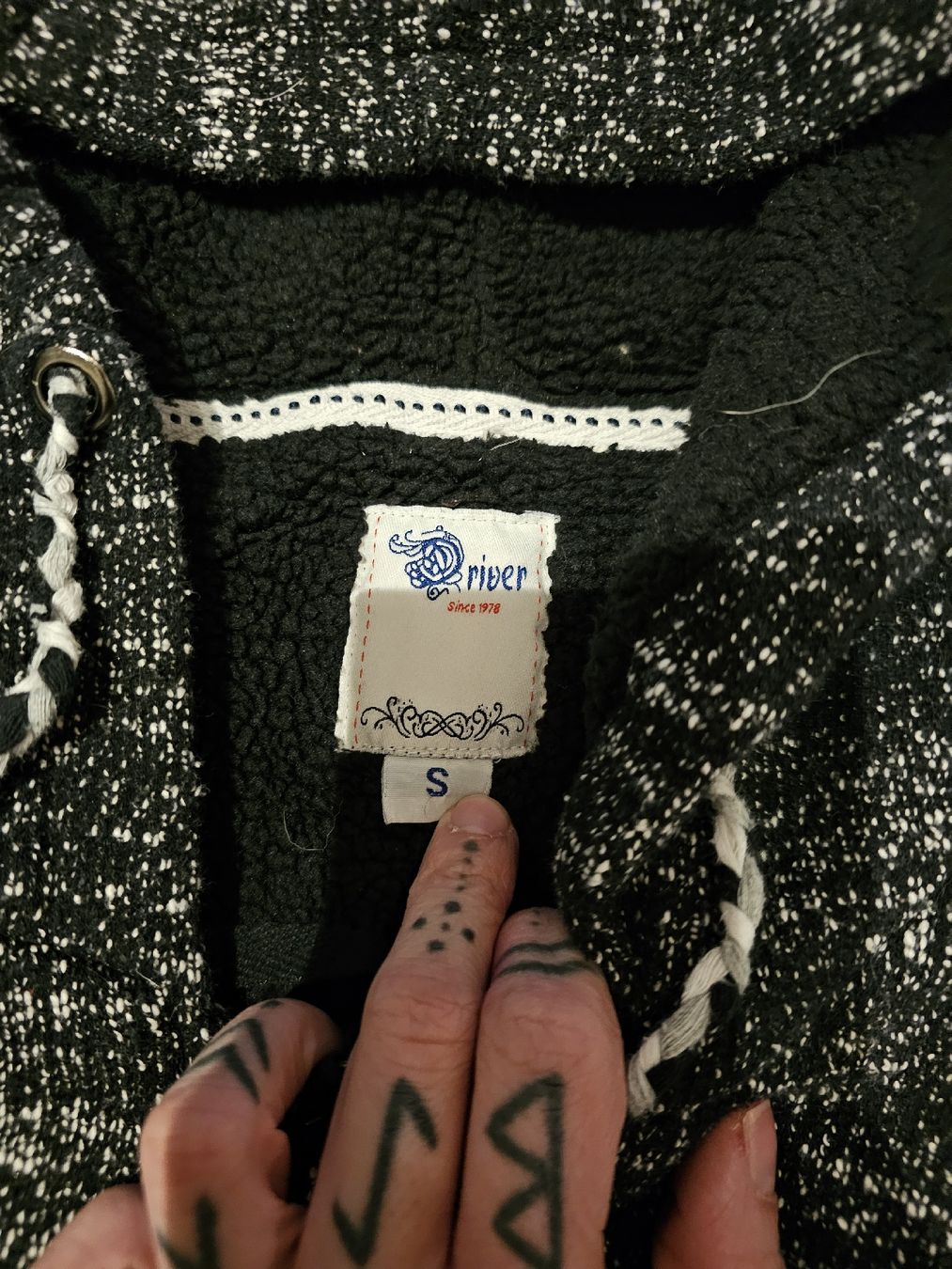 Jacken: Driver Teddy Hoodie – Gebraucht aus Solothurn von nat_8yg2 1