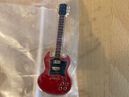 Red Guitar Pin Anstecker Punk Metal Rock Band