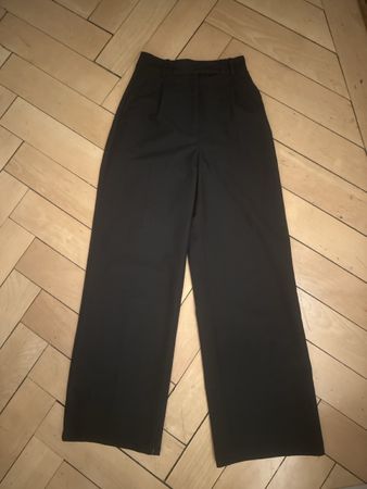 Schicke Zara Hose, Schwarz, Grösse XS, Top Zustand!