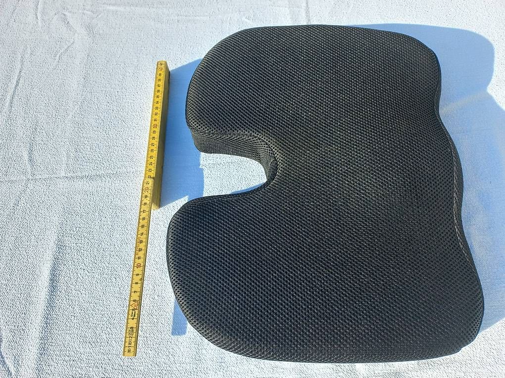 Kissen: Ergonomisches Sitzkissen schwarz – Gebraucht aus Frauenkappelen von Chruetzhubel 2