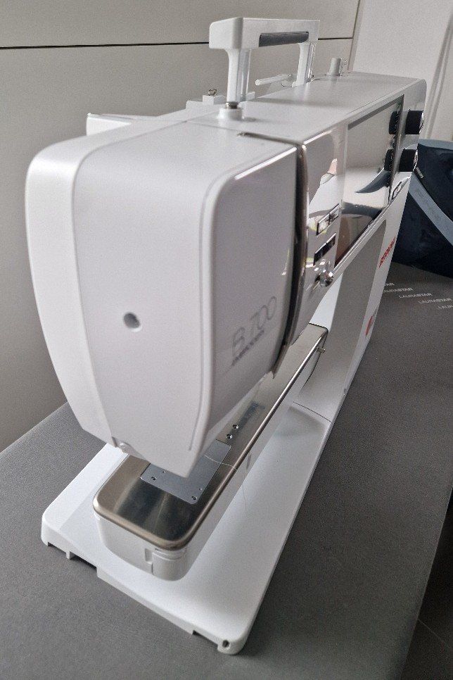 Bernina Macchine da cucire: BERNINA Stickmaschine 700 – Usato da Möriken AG venduto da 13-bergbahn 2