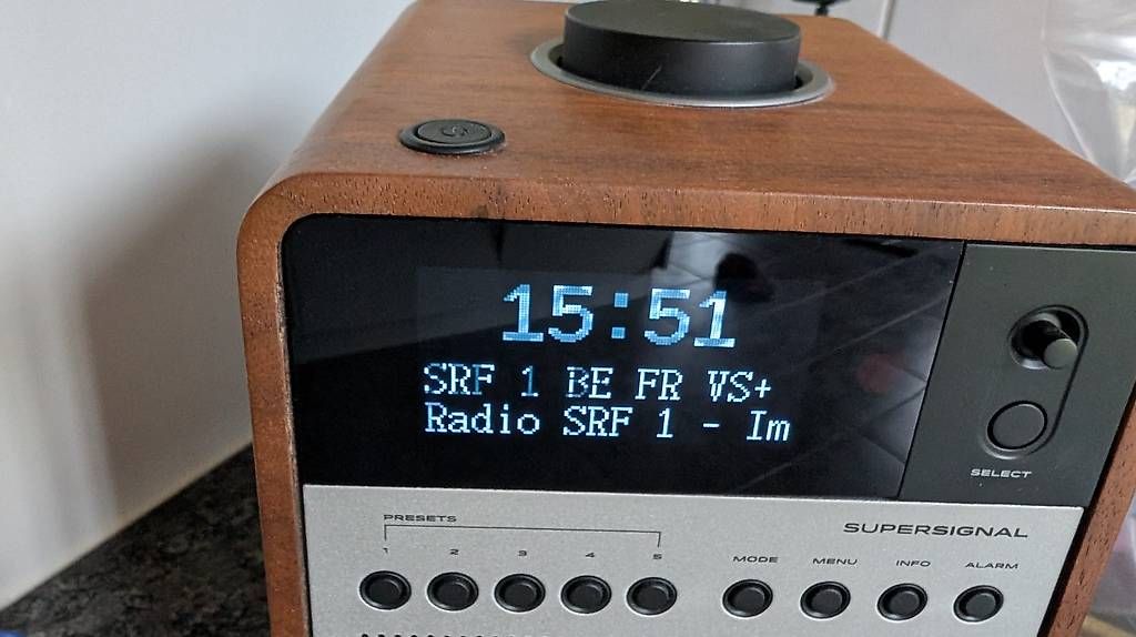 Revo Radios: Revo SuperSignal DAB+ Radio Silber – Gebraucht aus Innertkirchen von Flir 3