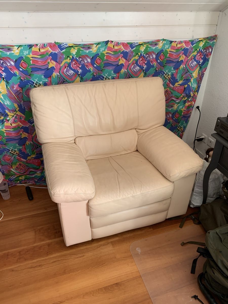 Sofas: Canapé en cuire – Gebraucht aus Lentigny von ben_87fk