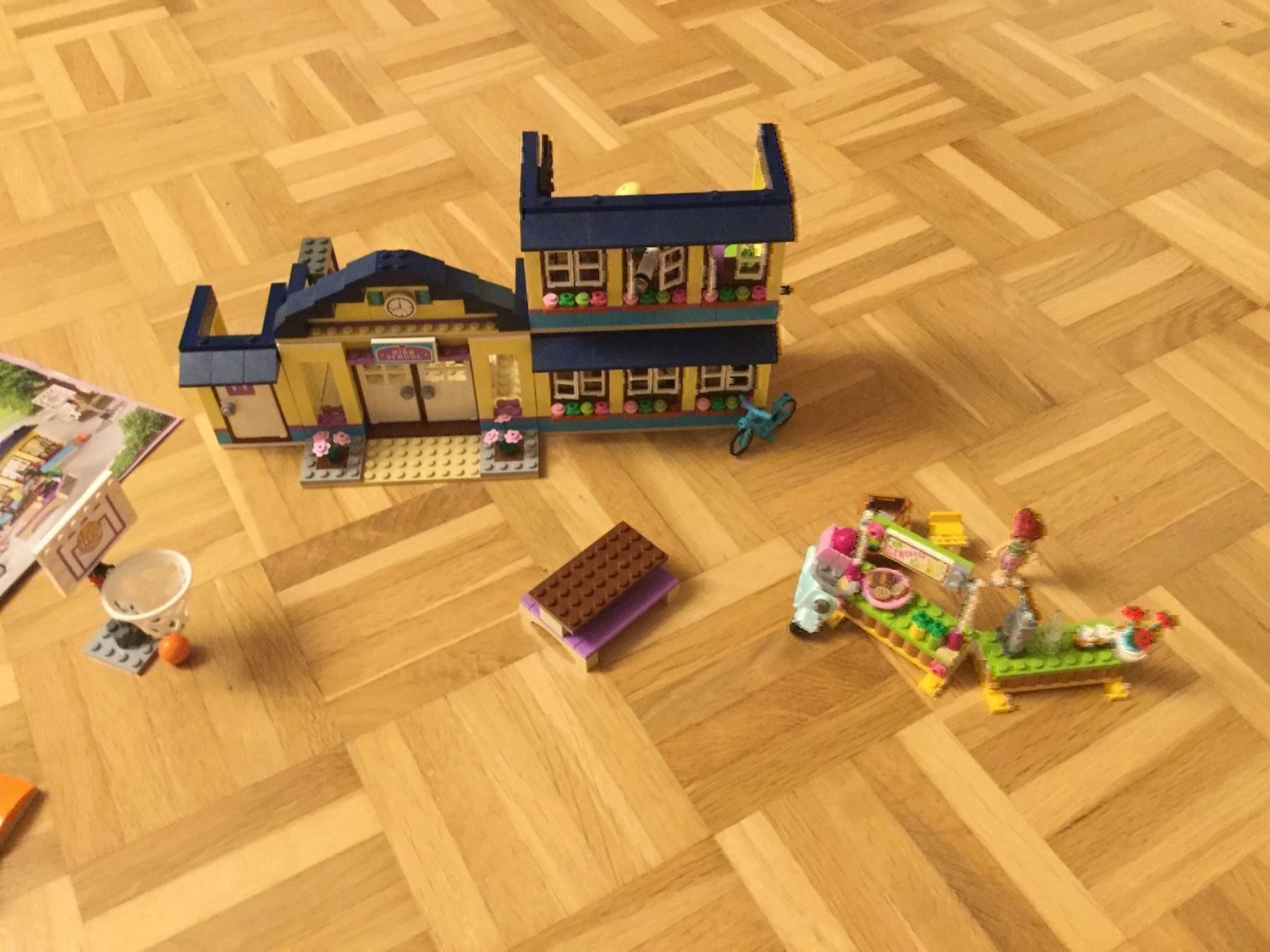 Lego Spielzeuge: Schule & Limonadenstand & Skatepark – Gebraucht aus Horw von Benny017 1