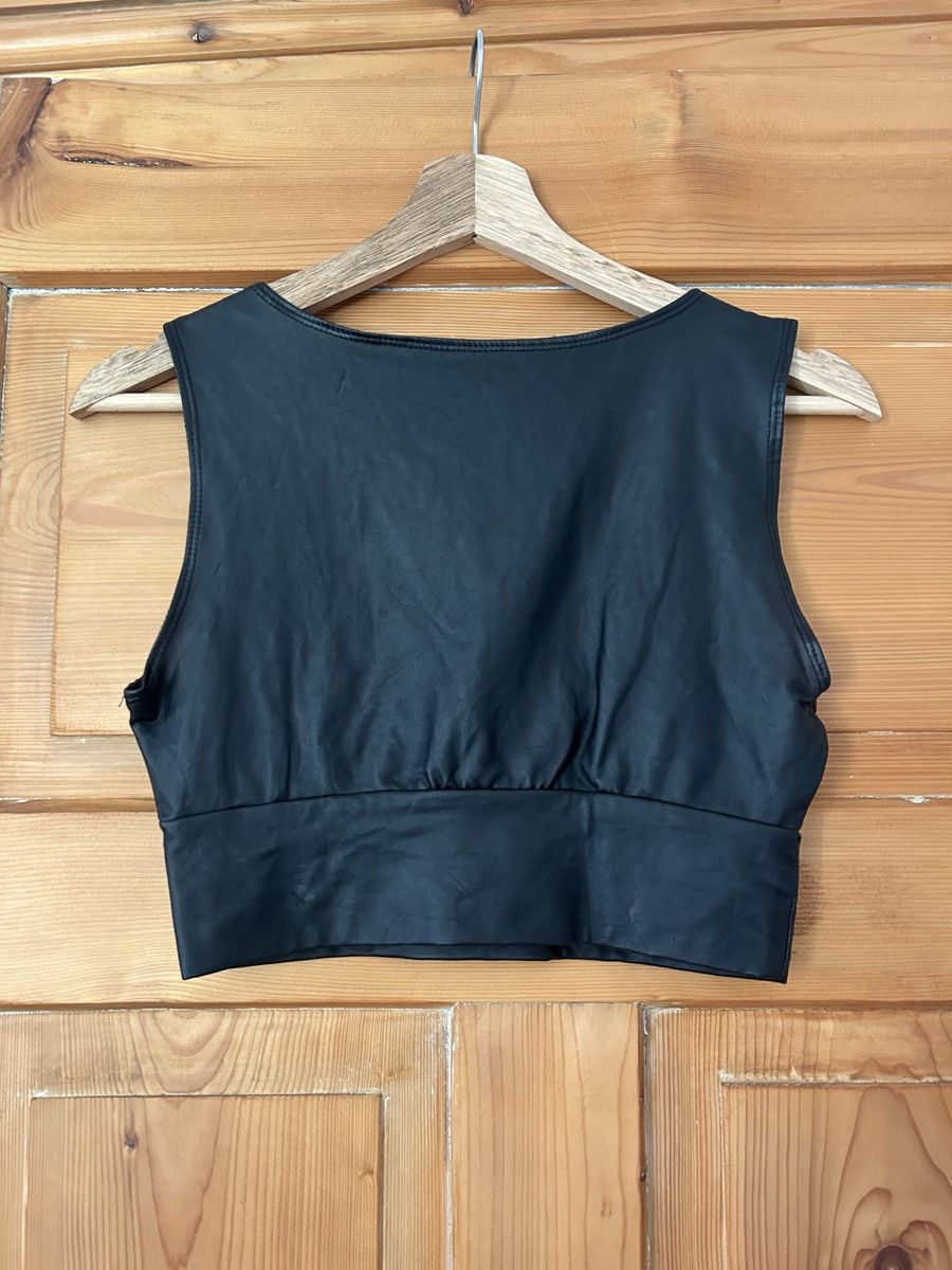 Shein Top: Schwarzes Kunstleder Top, Grösse S – Usato da Frauenfeld venduto da jae_vs6j 1