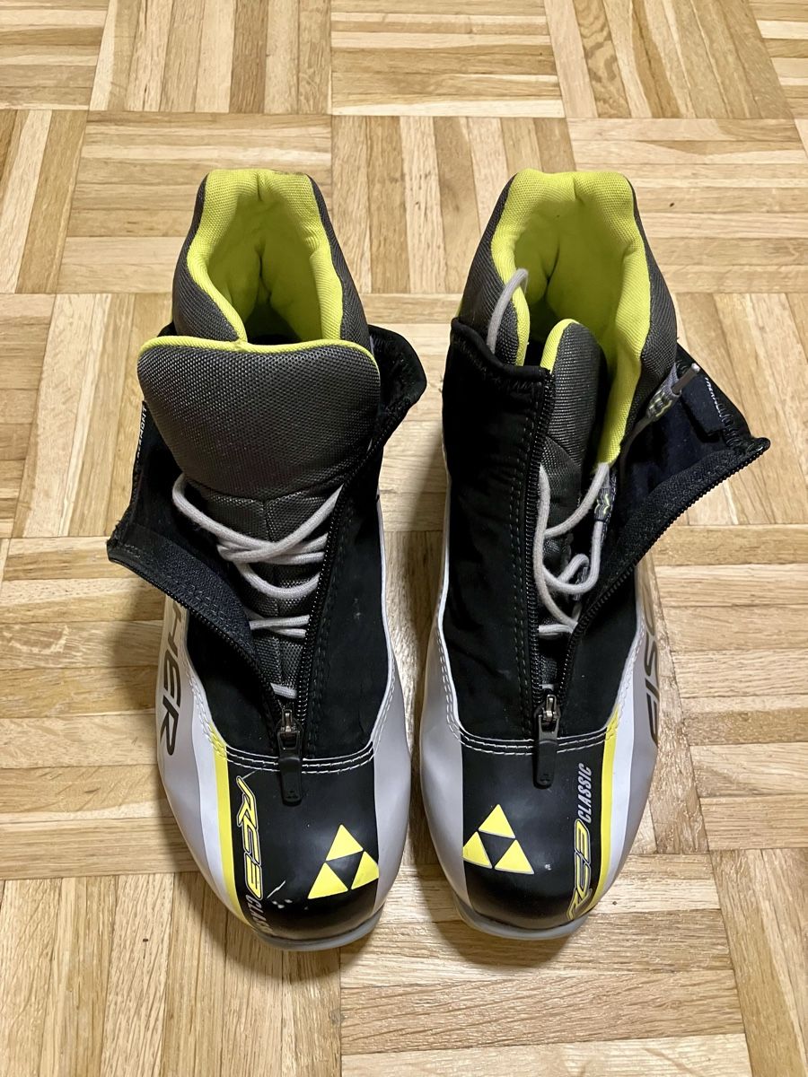 Scarpe da uomo: Langlaufschuhe Klassisch Fischer – Usato da Zürich venduto da ElianeAd