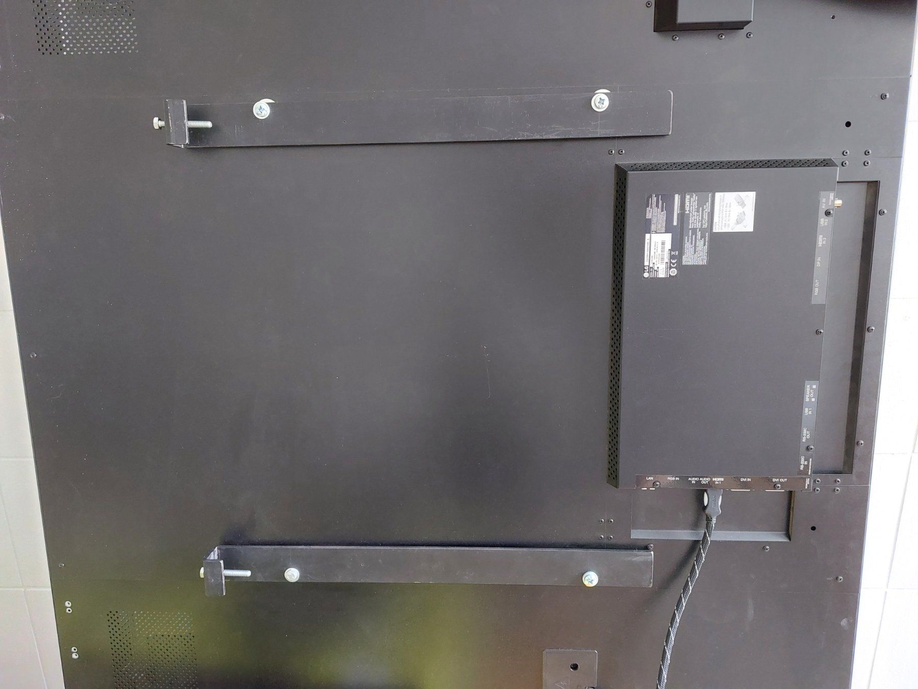 LG Fernseher: LG 84" Display TV – Gebraucht aus Muhen von iffar 3