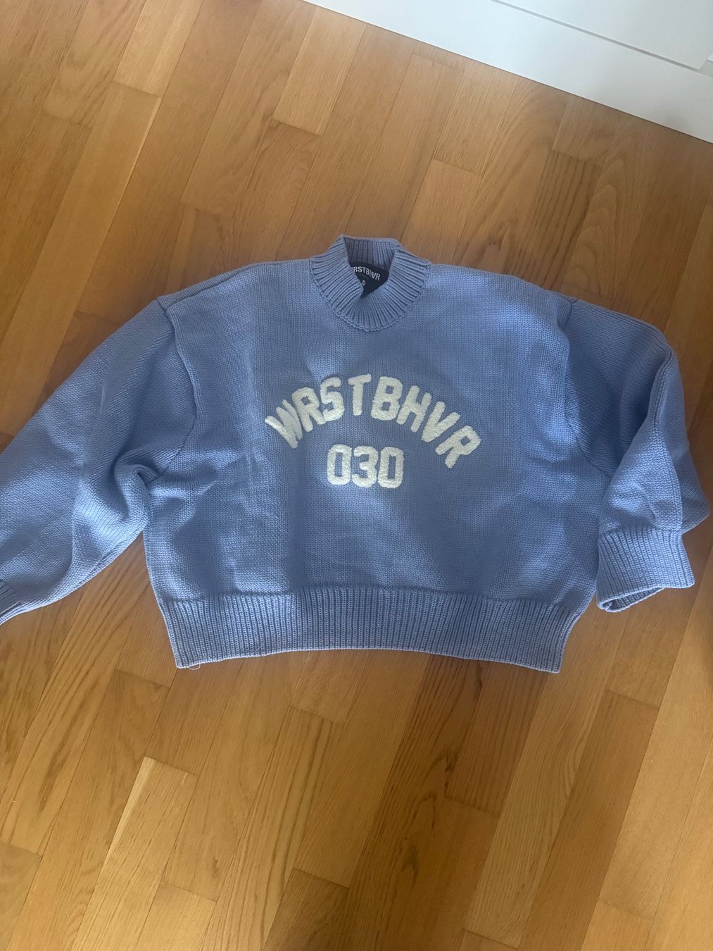 Pullover & Sweatshirts: WRSTBHVR SWEATER - Strickpullover – Gebraucht aus Chur von snow_white_blue