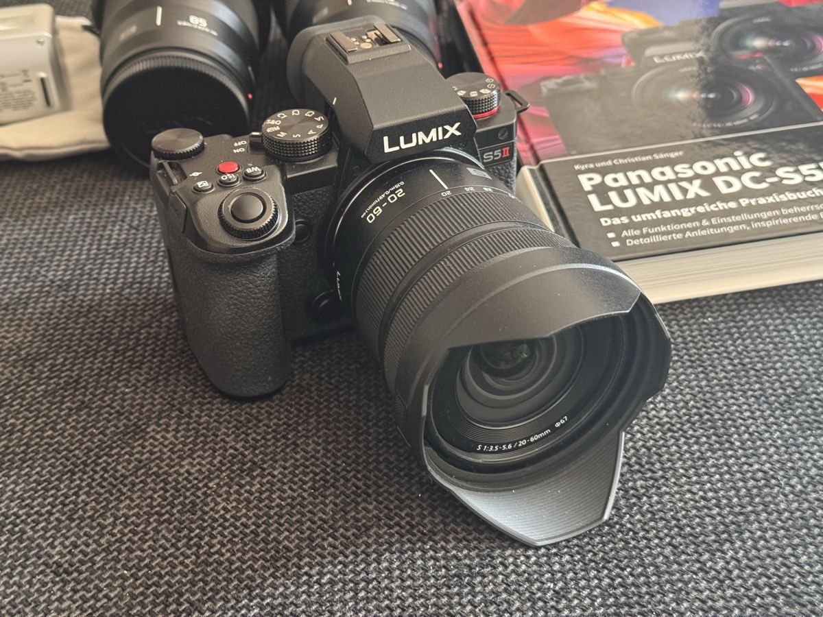 Panasonic Kamera: Panasonic LUMIX DC-S5II inkl. Objektive, Blitz und Buch – Gebraucht aus Eschenbach SG von Lolipoperer 3