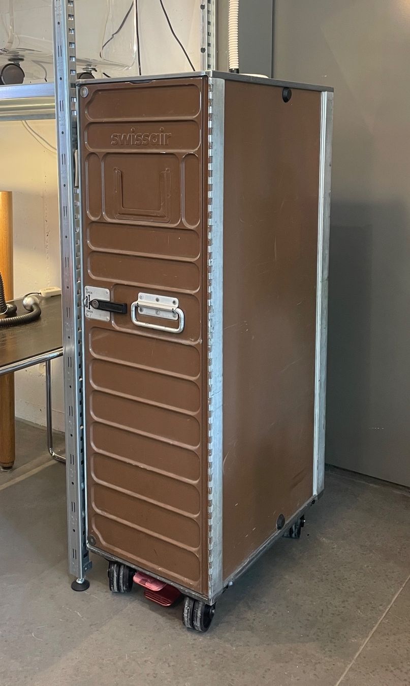Swissair Altro in Aeronautica: Swissair Trolley braun – Usato da Zürich venduto da starch.studio