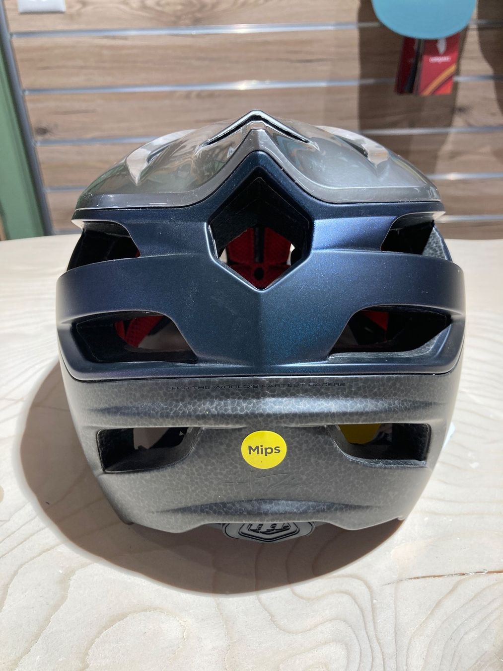 Troy Lee Caschi: Troy Lee A3 Mips Helm Uno Silver/Electro, XS/S – Nuovo (secondo la descrizione) da Lauterbrunnen venduto da Imboden-Bike 2