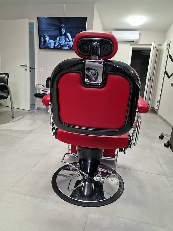 Puppen: Vendo arredamento da Barbiere, Salon Ambience – Gebraucht aus Cureglia von hus_5f6l 1