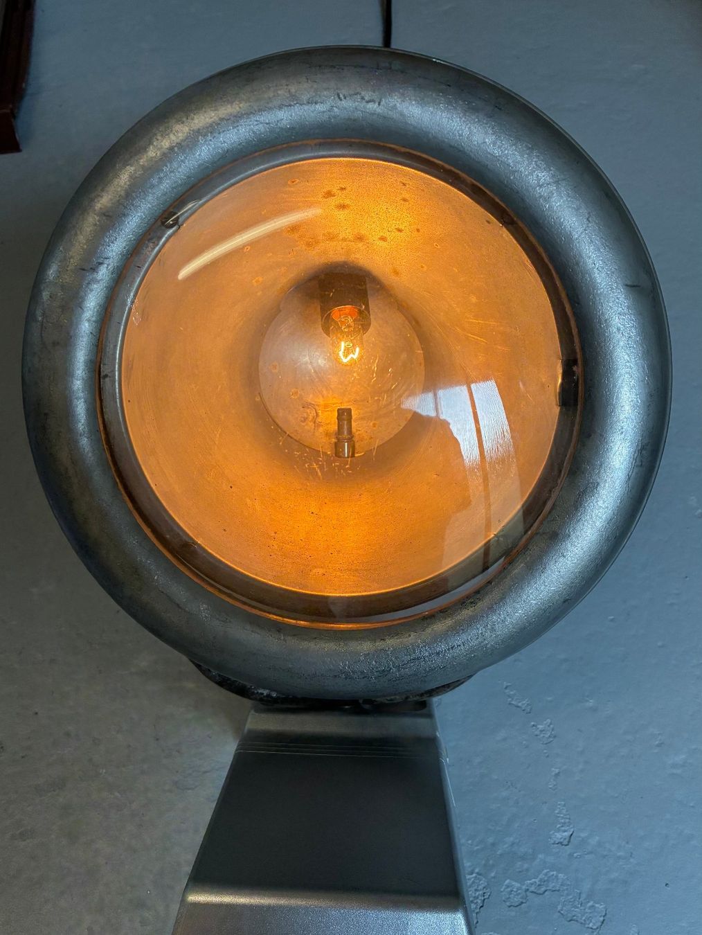 Lampen: Alte Industrielampe Metall Glas – Gebraucht aus Uznach von Kas-Fri