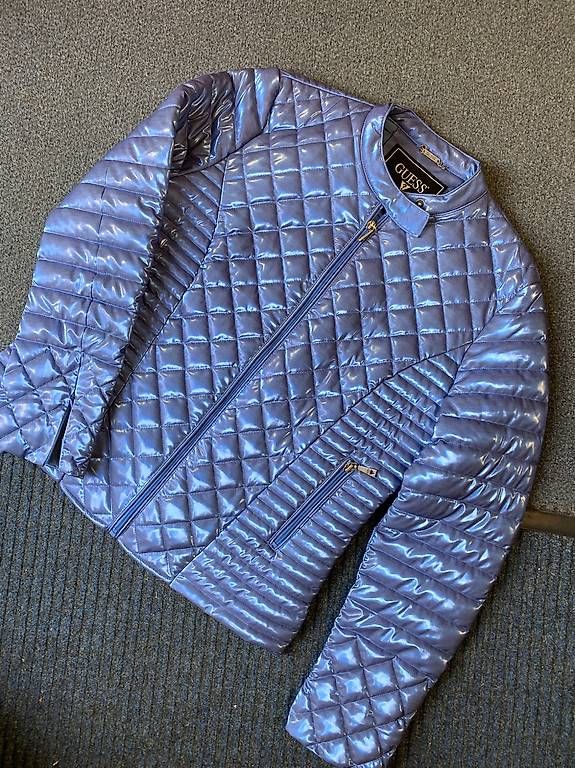 Jacken: Guess Jacke – Gebraucht aus St. Gallen von Konstanza
