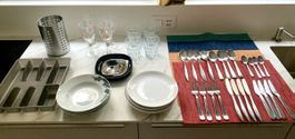 KITCHEN: utensil / set glasses/ plates / cutlery