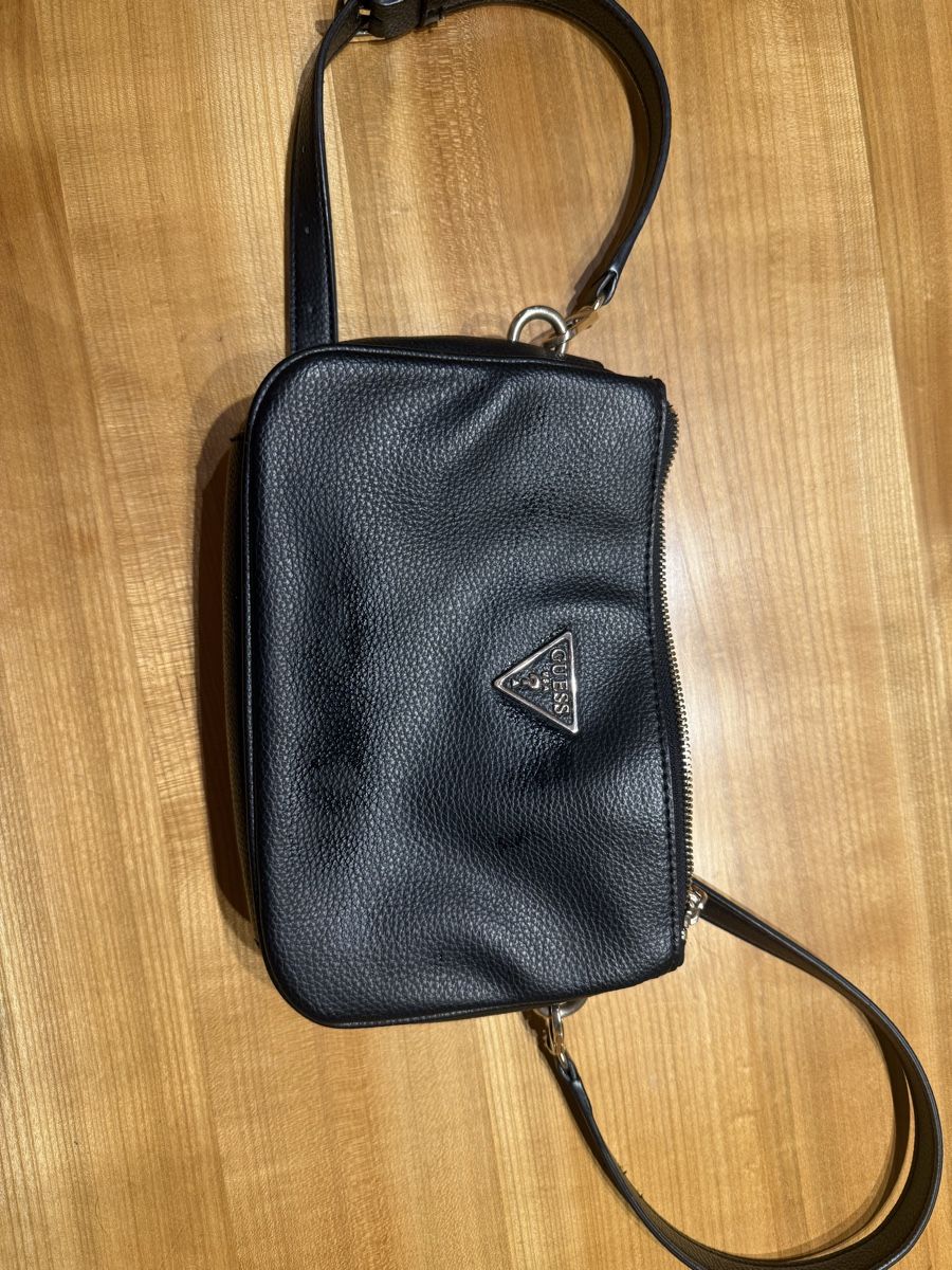 Guess Borse da donna: Guess Umhängetasche – Nuovo (secondo la descrizione) da Aeschi SO venduto da jen_n7nq