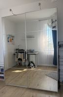 Kleiderschrank mit Schiebetüre, Spiegel & Beleuchtung