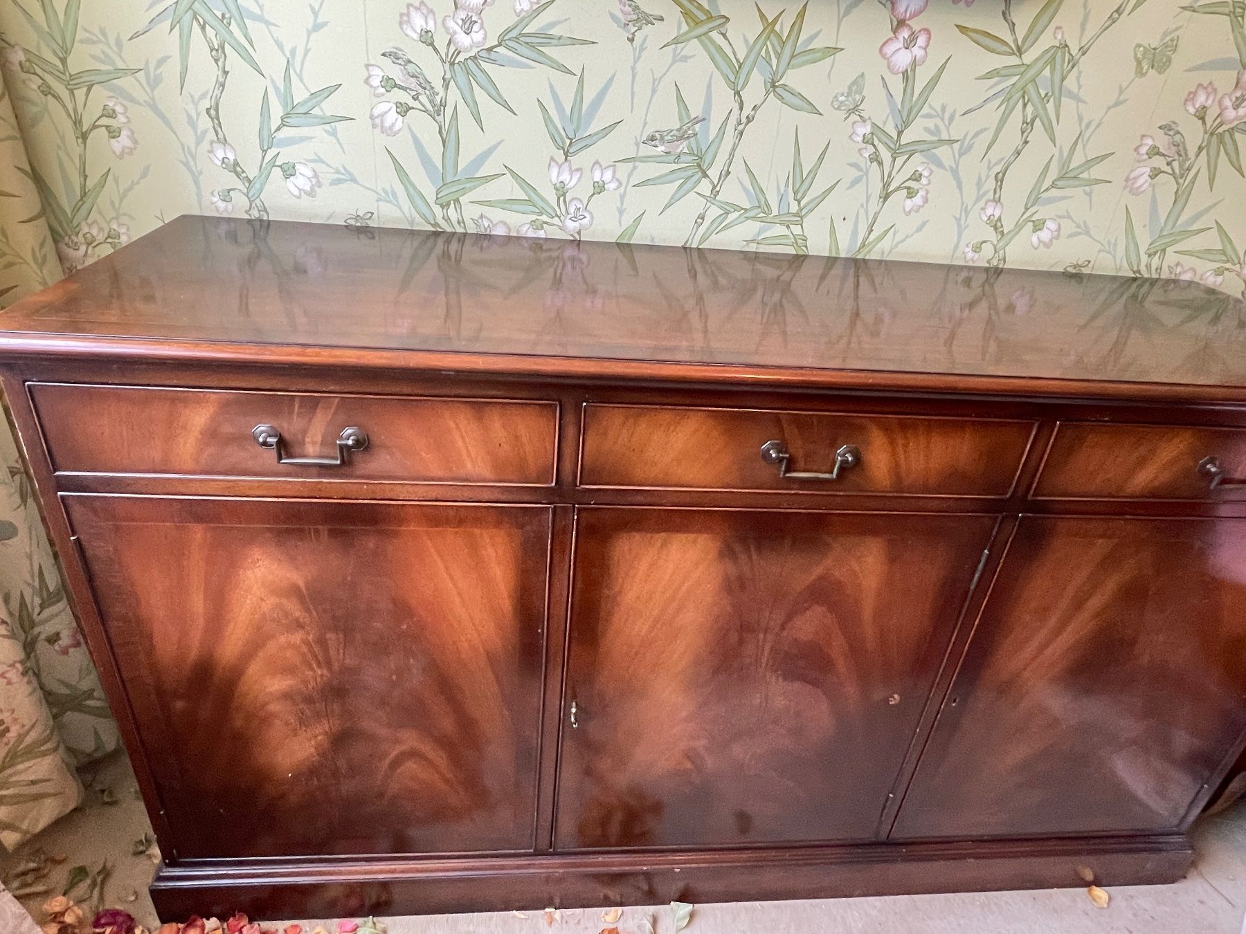 Cassettiere: Antikes Sideboard oder Kommode aus Nussbaumholz – Usato da Volketswil venduto da rubin74 3