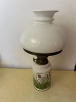 Lampada ad olio d'epoca con base fiorata