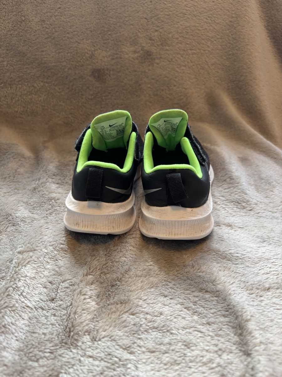 Nike Scarpe da uomo: Laufschuhe, Nike Downshifter, Grösse 33, – Usato da Waltenschwil venduto da Schmetterling2015 2