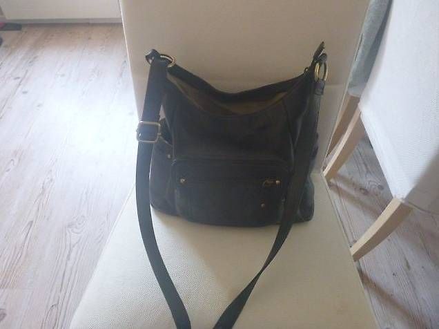 Taschen für Damen: Lederhandtasche Damen schwarz – Gebraucht aus Neu St. Johann von Isputnik