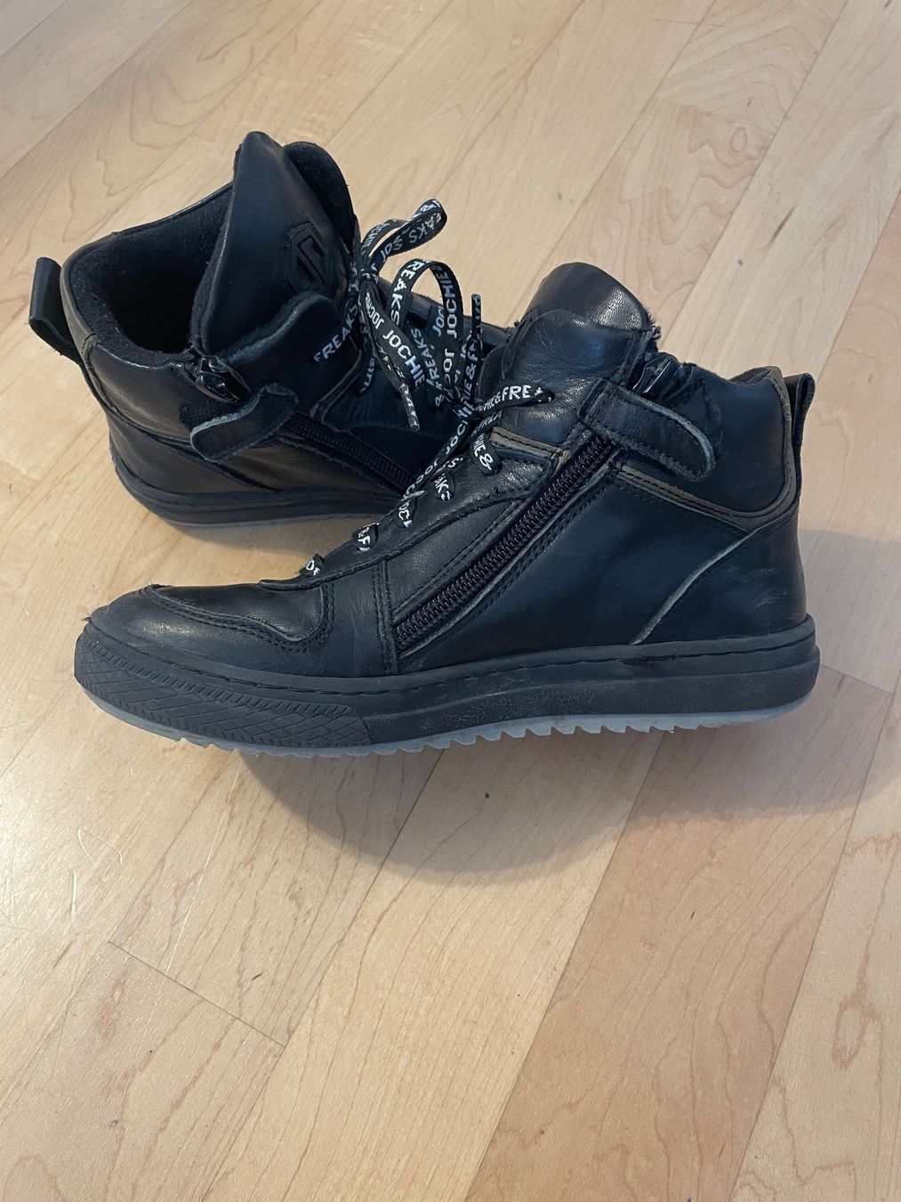 Schuhe für Jungen: Übergangsschuhe aus Leder, Grösse 33 – Gebraucht aus Steinhausen von Guelosch 2
