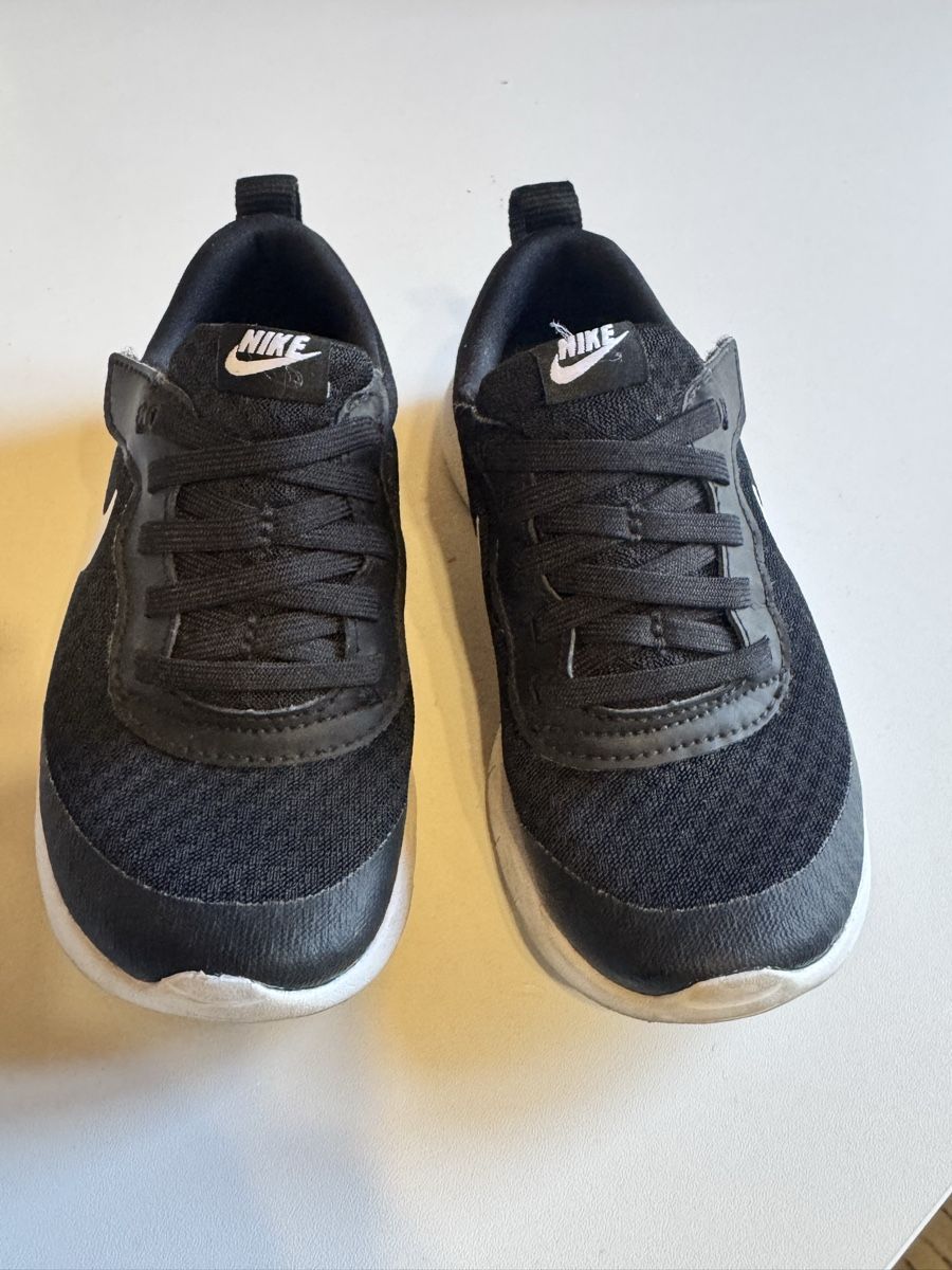 Nike Herrenschuhe: Kinderschue Nike 28 – Gebraucht aus Ilanz von tai_q2yd 2