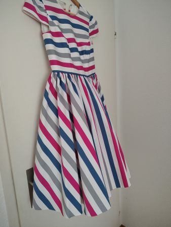 Taftkleid mit Reissverschluss und Futter
