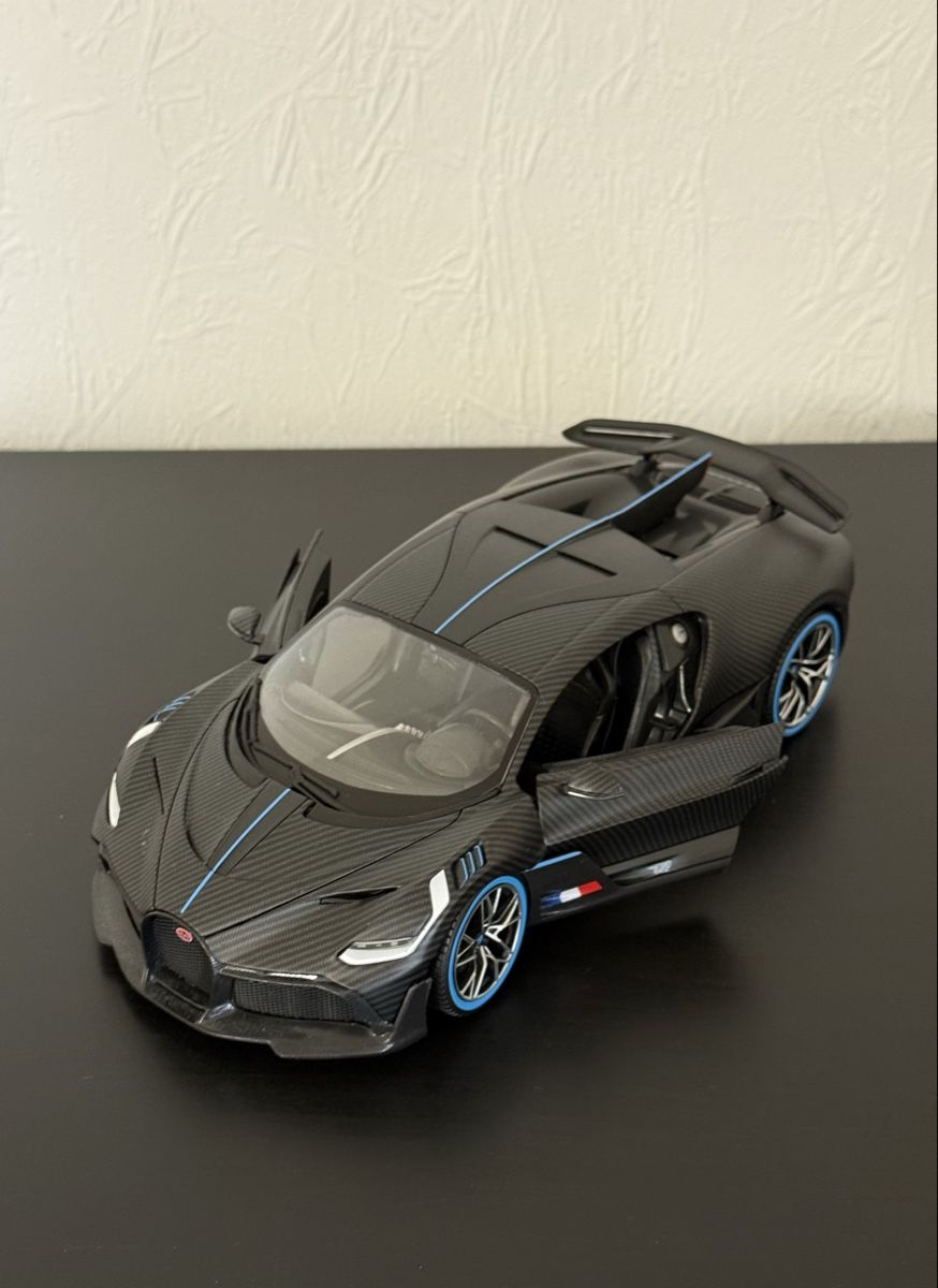 Bburago Voitures modèles: Bugatti Divo Carbon – Neuf (Voir description) à Steinhausen par Topmodelcarzug 3