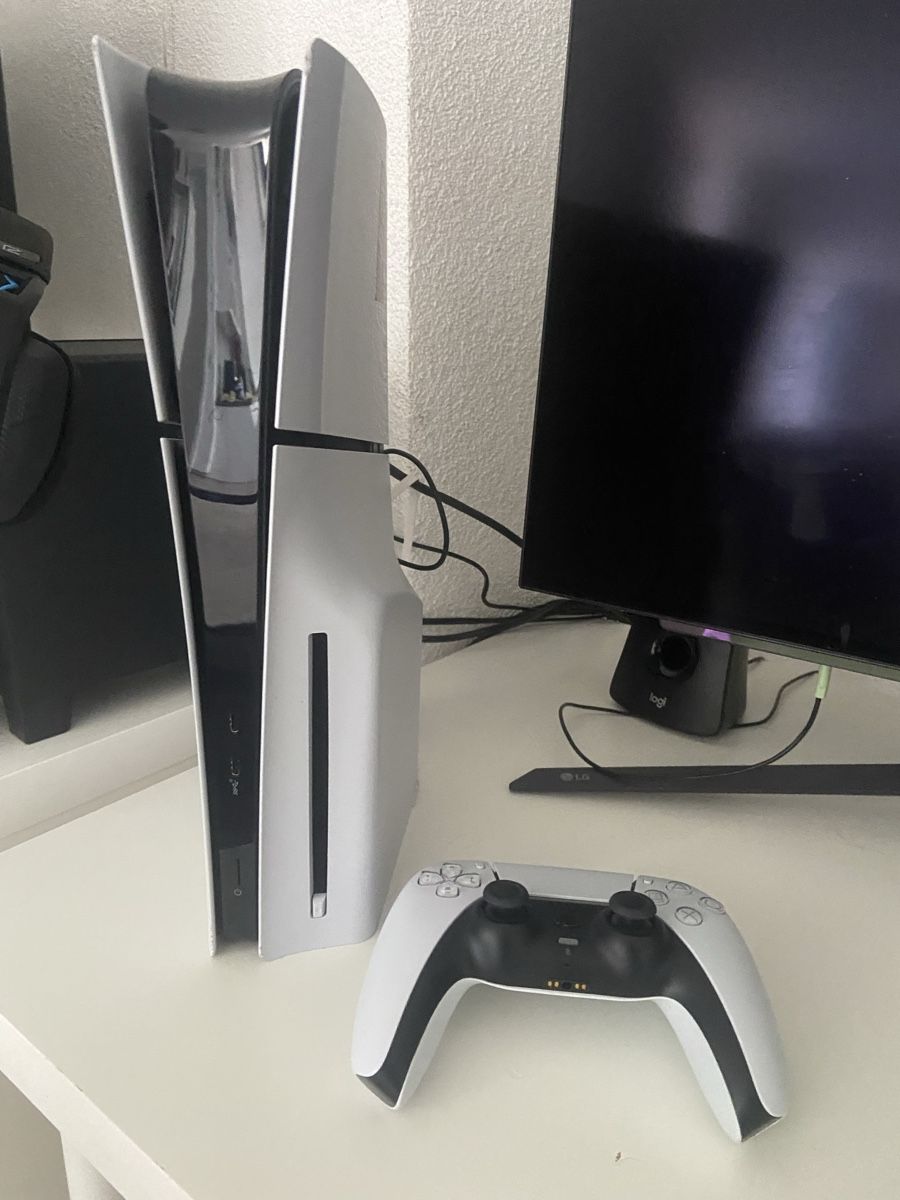 Sony Console: Console ps5 + 1 manette – Usato da Ste-Croix venduto da Elsa_illigo