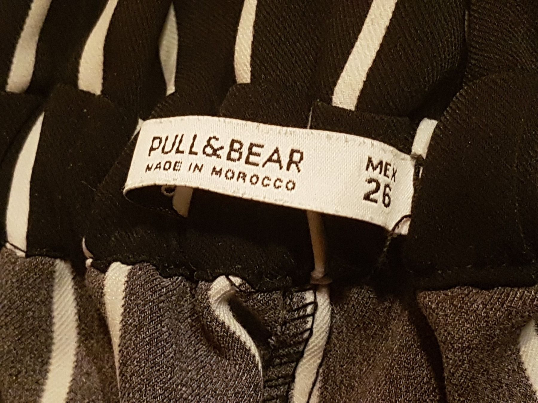 Pantaloni: Pantalon taille 26 marque Pull & Bear avec ceinture – Usato da Villiers venduto da san_jn5w 3