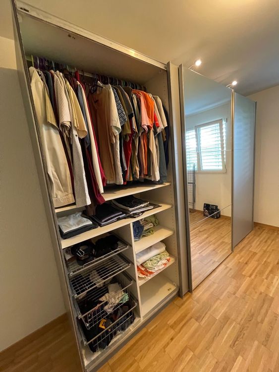 Armoire Pfister 3 portes coulissantes mirrors et 2 LED Kaufen auf Ricardo