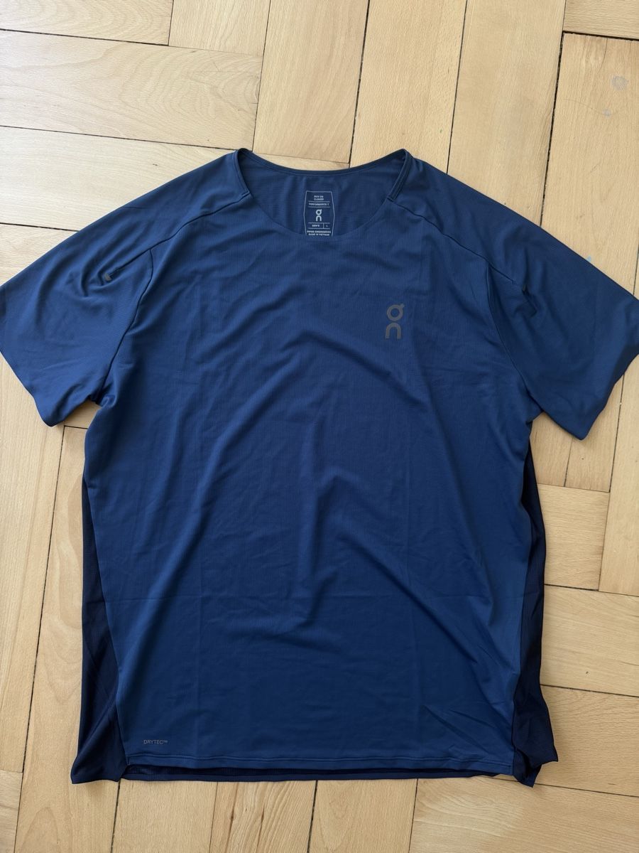 On T-shirt: On Performance T-Shirt (L) – Usato da Bern venduto da Laufsport3000
