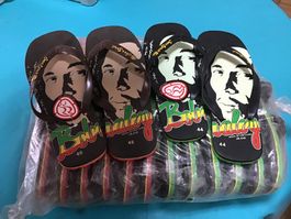 12 paires de tongs flipflop motifs Bob Marley