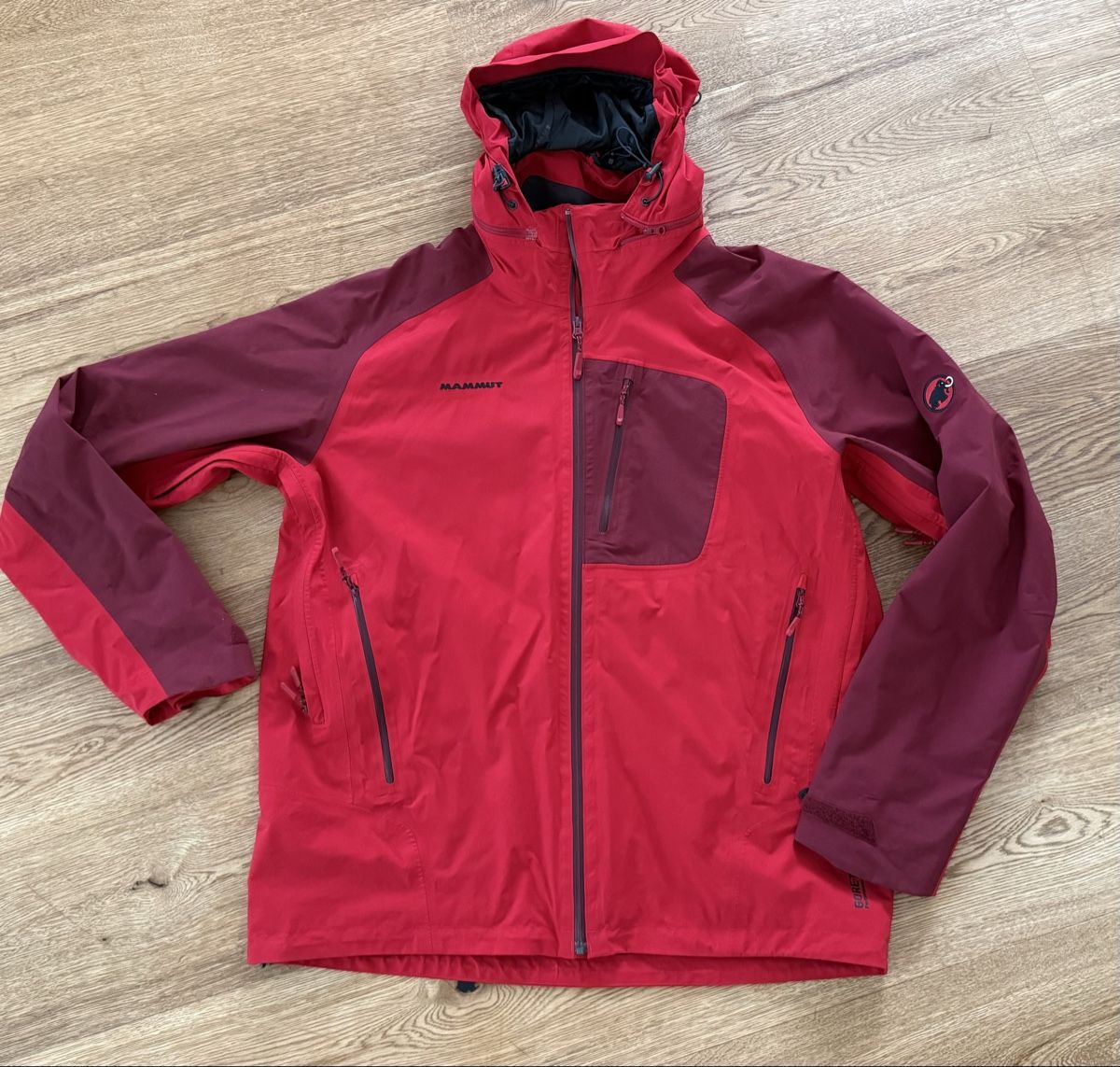 Mammut Giacche: Mammut Gore-Tex Performance Shell Red Jacket XL – Usato da Boswil venduto da hey.itsme