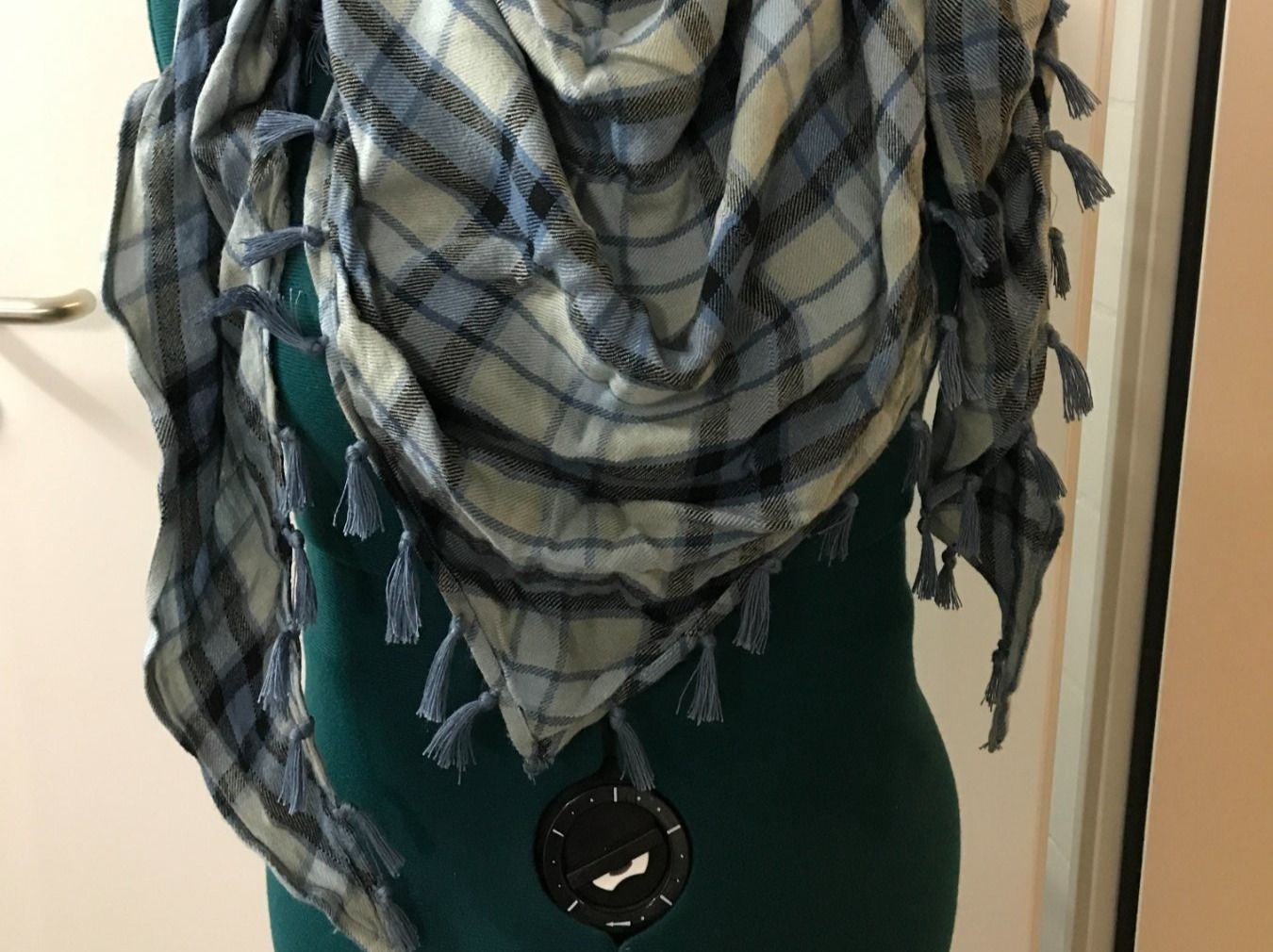 Foulard & Sciarpe: Halstuch blau kariert, Fransen, dreieckig – Usato da Guntershausen venduto da Gloominati 1