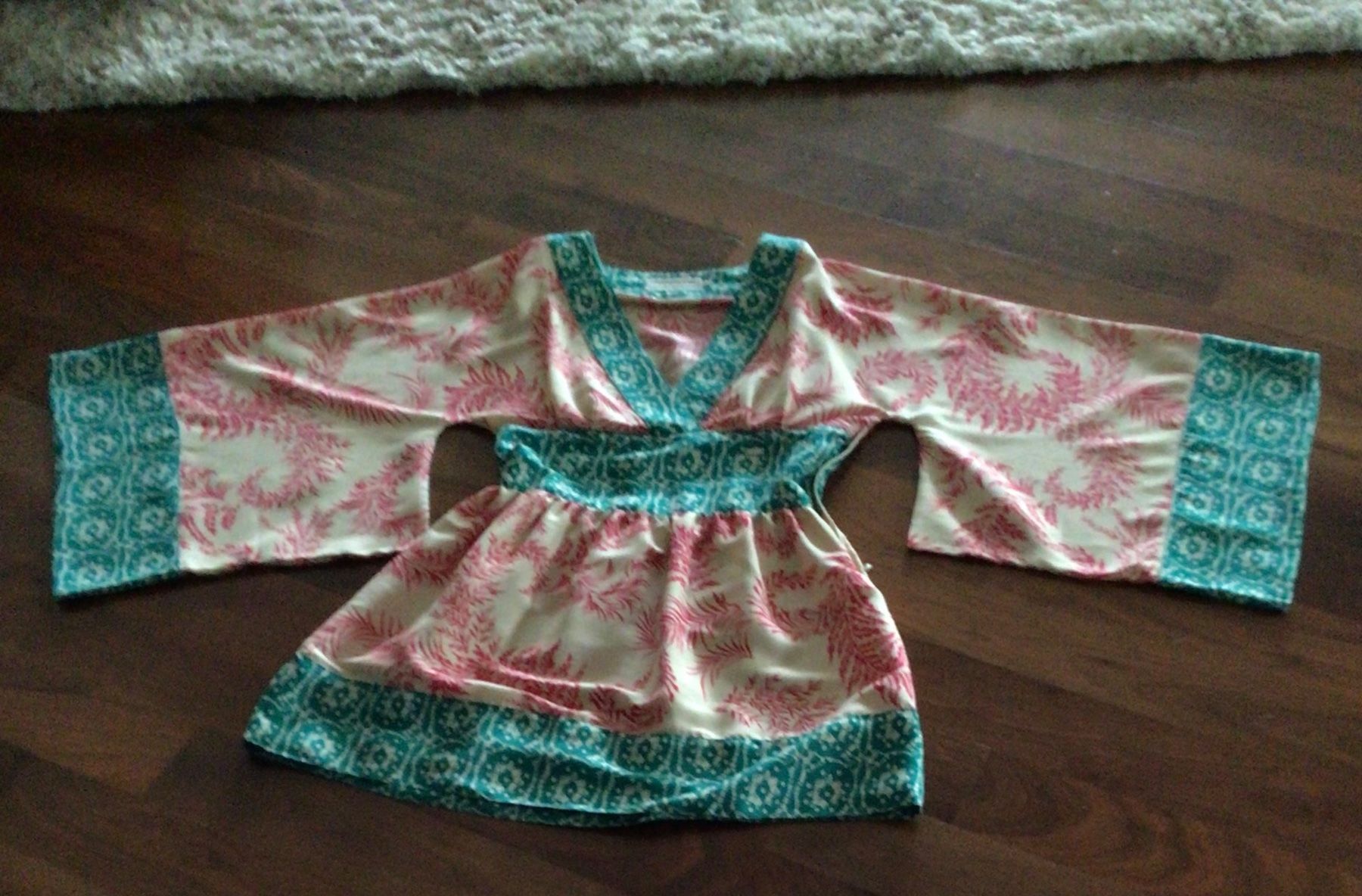 Guess Vestiti: Kleid Guess Kimono – Usato da Zürich venduto da ElarmariodeRuth 5