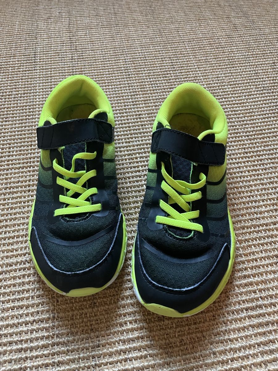 Scarpe per ragazzi: Hallenschuhe Vtx Grösse 35 – Usato da Zürich venduto da EliseSchmitz 1