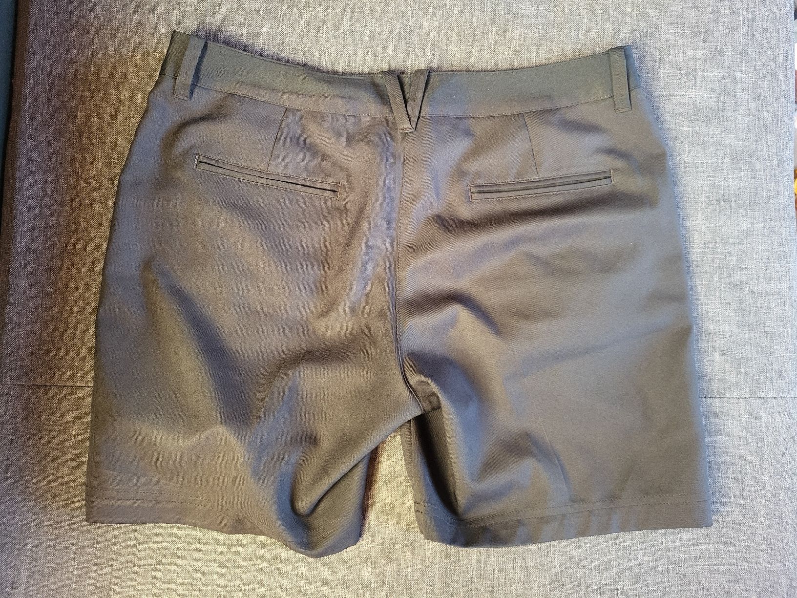 Callaway Pantaloni: Schwarze Callaway-Shorts – Usato da Zweisimmen venduto da Adorable 1