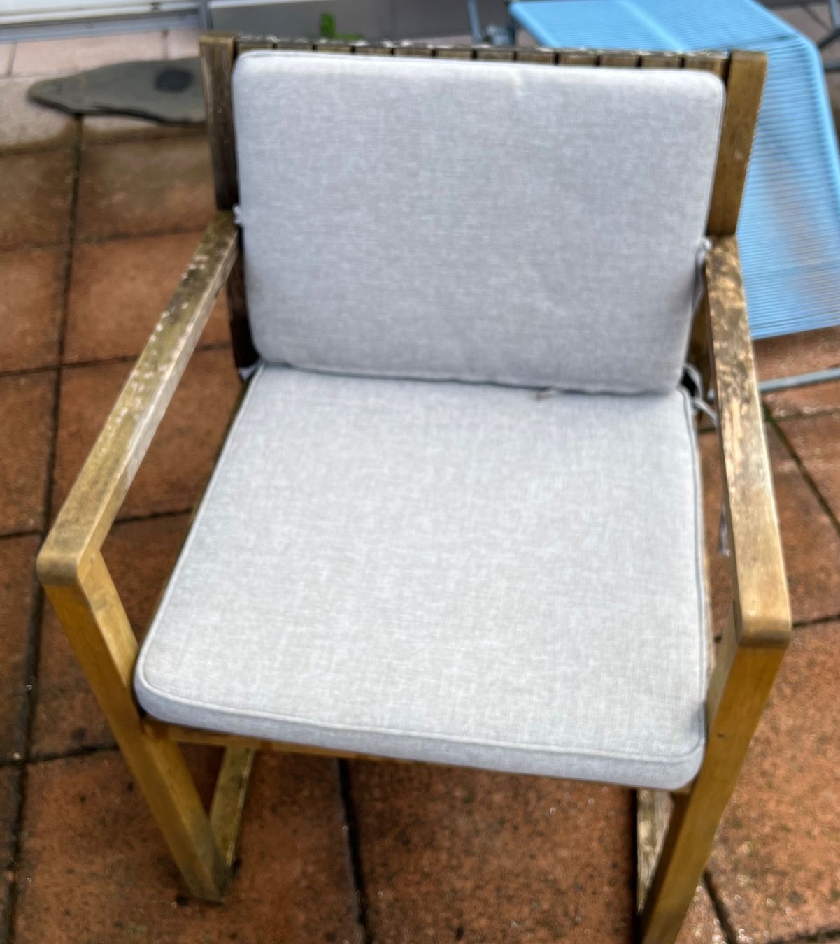 Set di tavolo e panche: Gartentisch mit Sitzbank und Stühle – Usato da Jona venduto da jimmyflizz 2