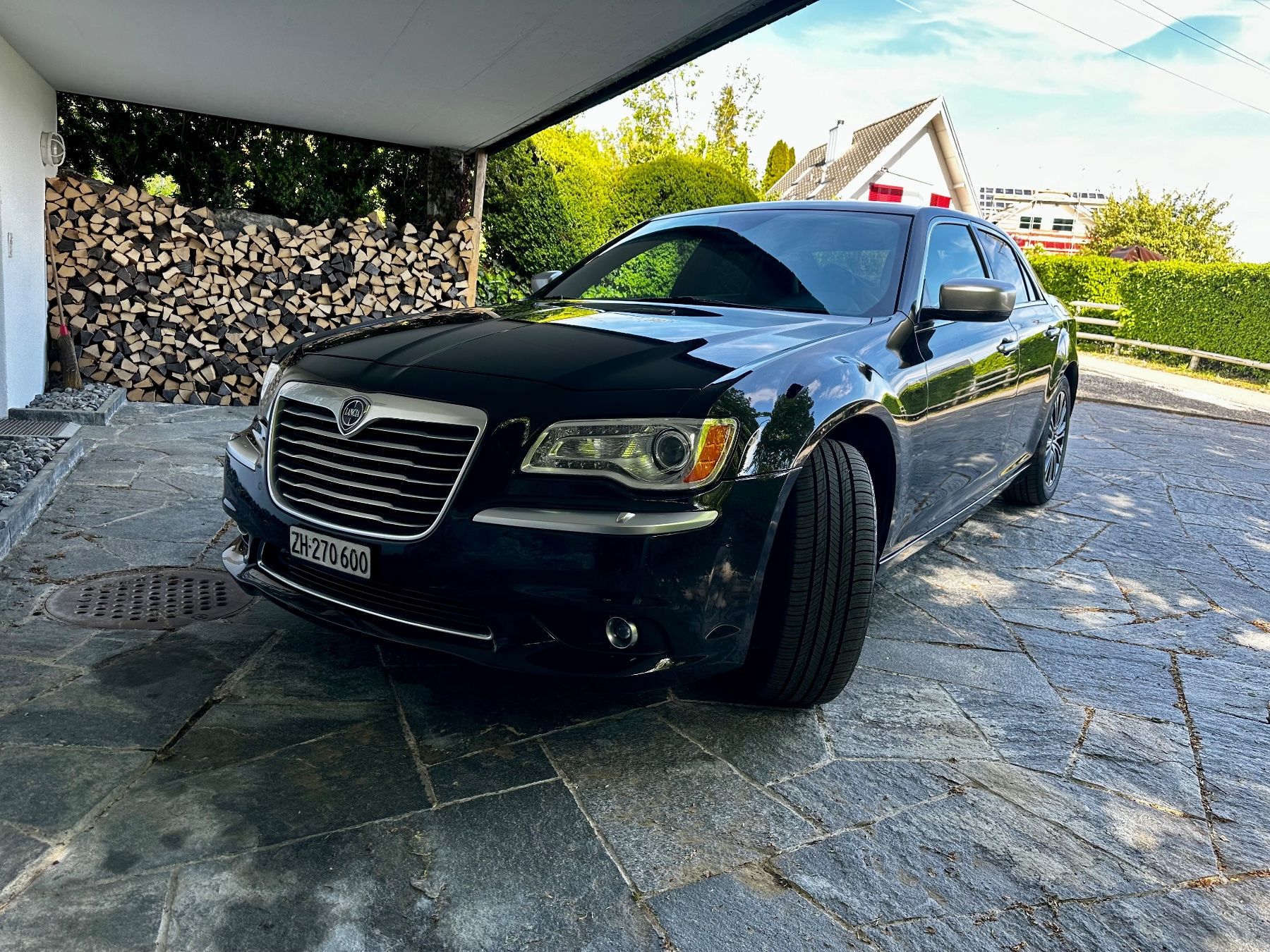 Lancia Automobili: Thema 3.6 AWD schwarz schwarz – Usato da Dübendorf venduto da Sbarc 4
