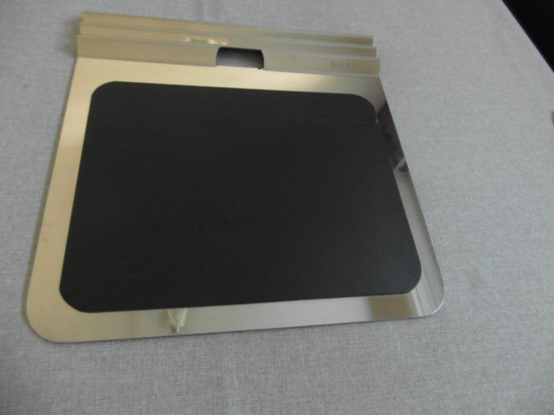 Tappetini per mouse: Mousepad aus Edelstahl - designed by EMFORM – Usato da Schönenbuch venduto da Imagine6