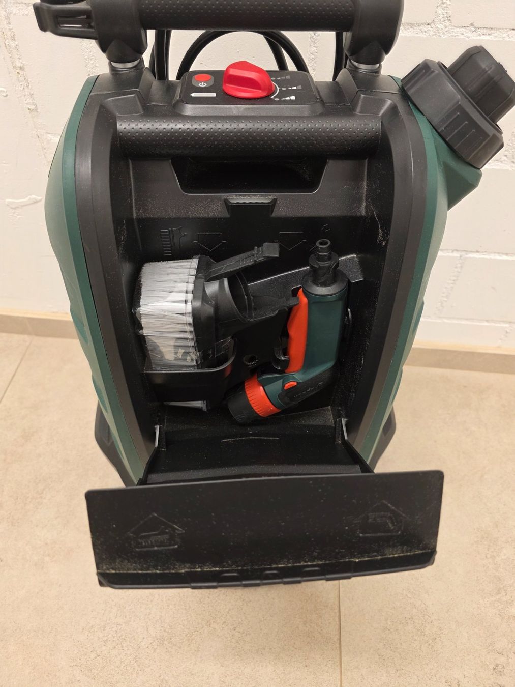 Bosch Idropulitrici ad alta pressione: Bosch Home & Garden Fontus 18V – Difettoso da Balgach venduto da janbiasi 1