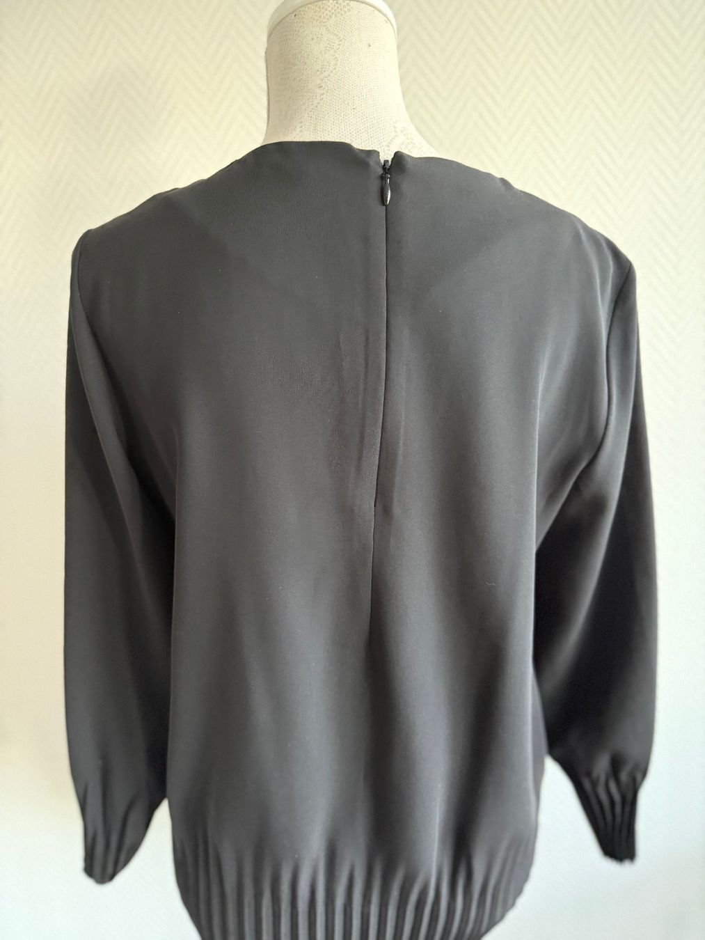 Cos Camicette: Neuwertig Edle COS Bluse schwarz Gr. 36 – Nuovo (secondo la descrizione) da Kirchdorf AG venduto da coco123 4