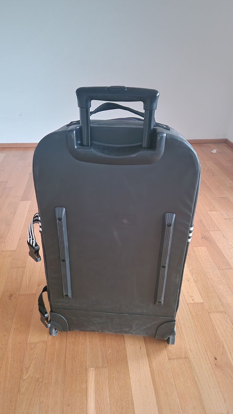 Adidas Valigie: Adidas Reisetasche mit Rollen – Usato da Zürich venduto da Rahel46 2