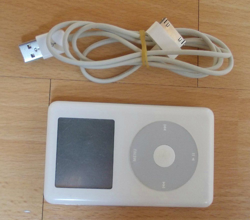 Apple Lettore multimediale portatile: iPod 4th Gen B/W 20Gb Collector – Usato da Bussigny venduto da Cglloq 2