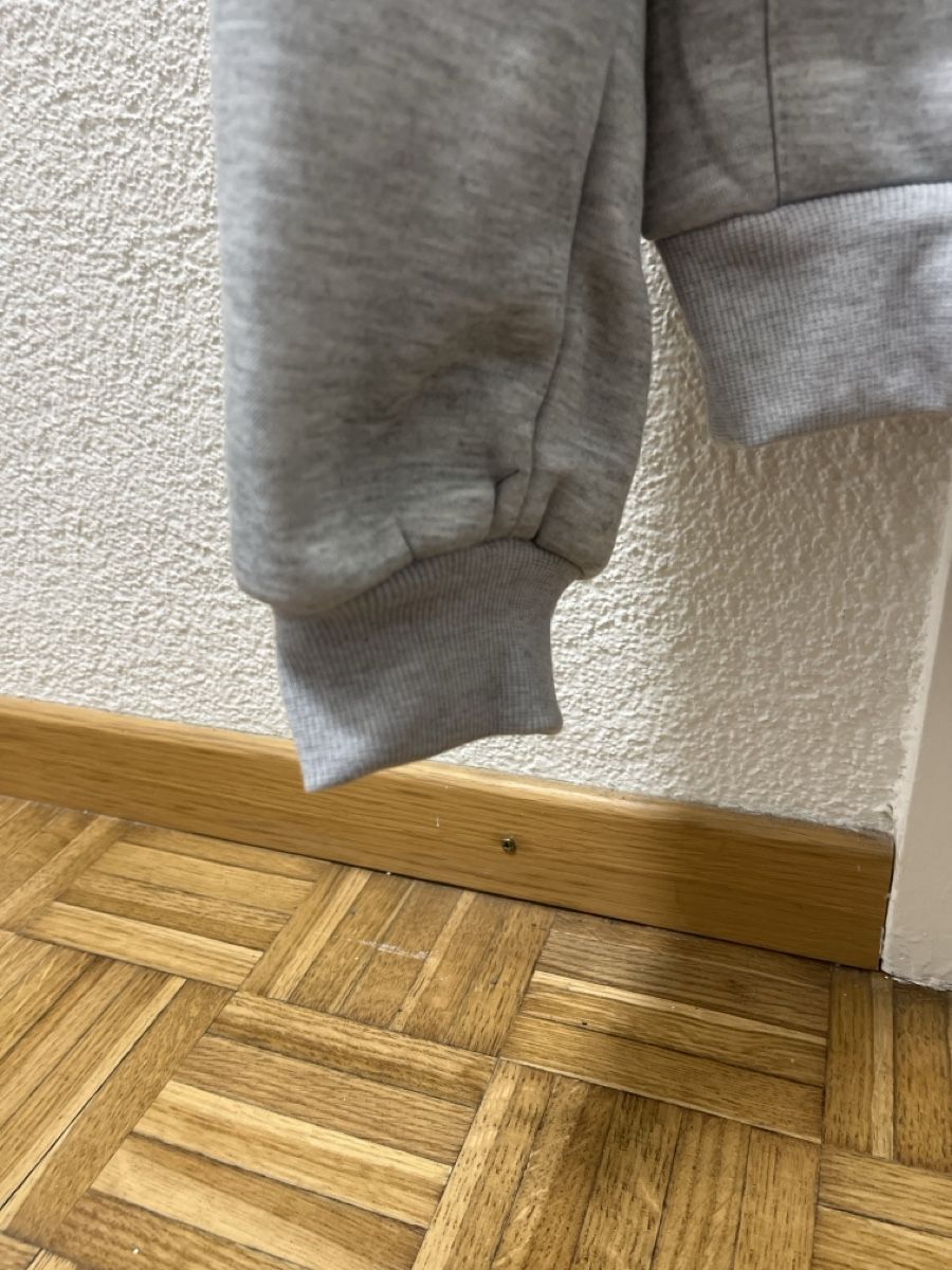 Giacche: Graues Kaputzenjäckli mit blauem Innenfutter, Gr. M – Nuovo (secondo la descrizione) da Zuchwil venduto da matsinho 1