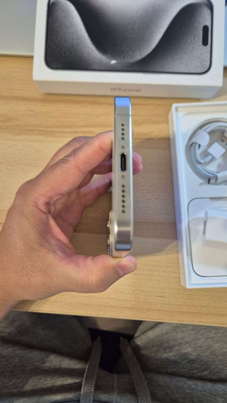 Apple Telefoni cellulari / Smartphones: iPhone 15 Pro Max 256GB White 3042 – Usato da Münchenbuchsee venduto da MV_Solutions 8