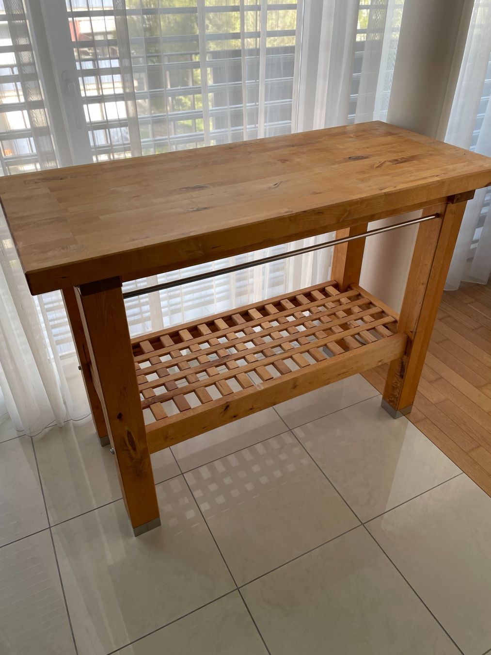 Cucine complete: Freistehende Kochinsel / Arbeitstisch – Usato da Sursee venduto da Enfor